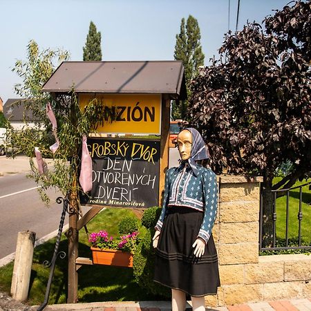 Penzion Grobsky Dvor Slovensky Grob Exteriör bild