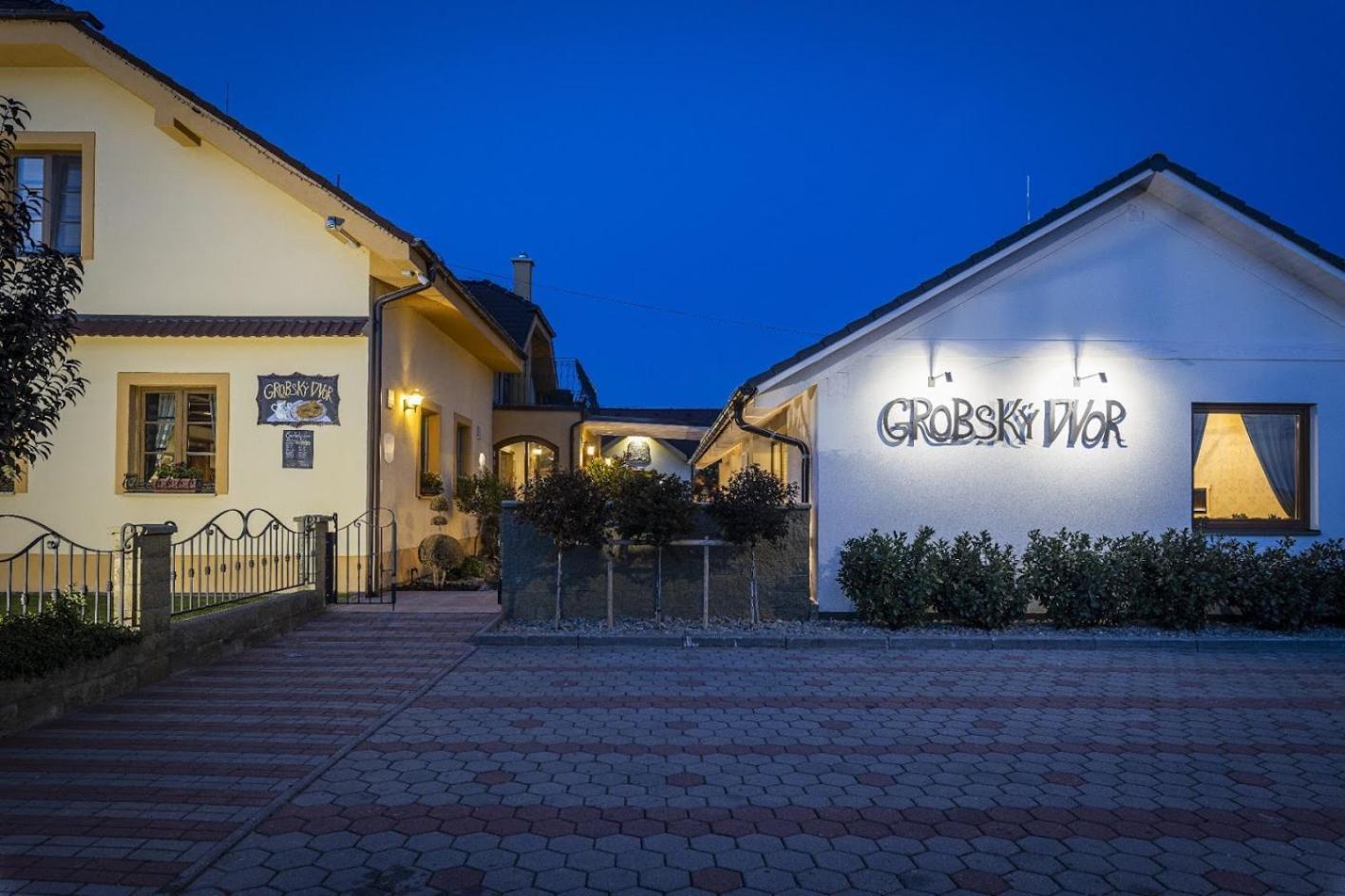Penzion Grobsky Dvor Slovensky Grob Exteriör bild