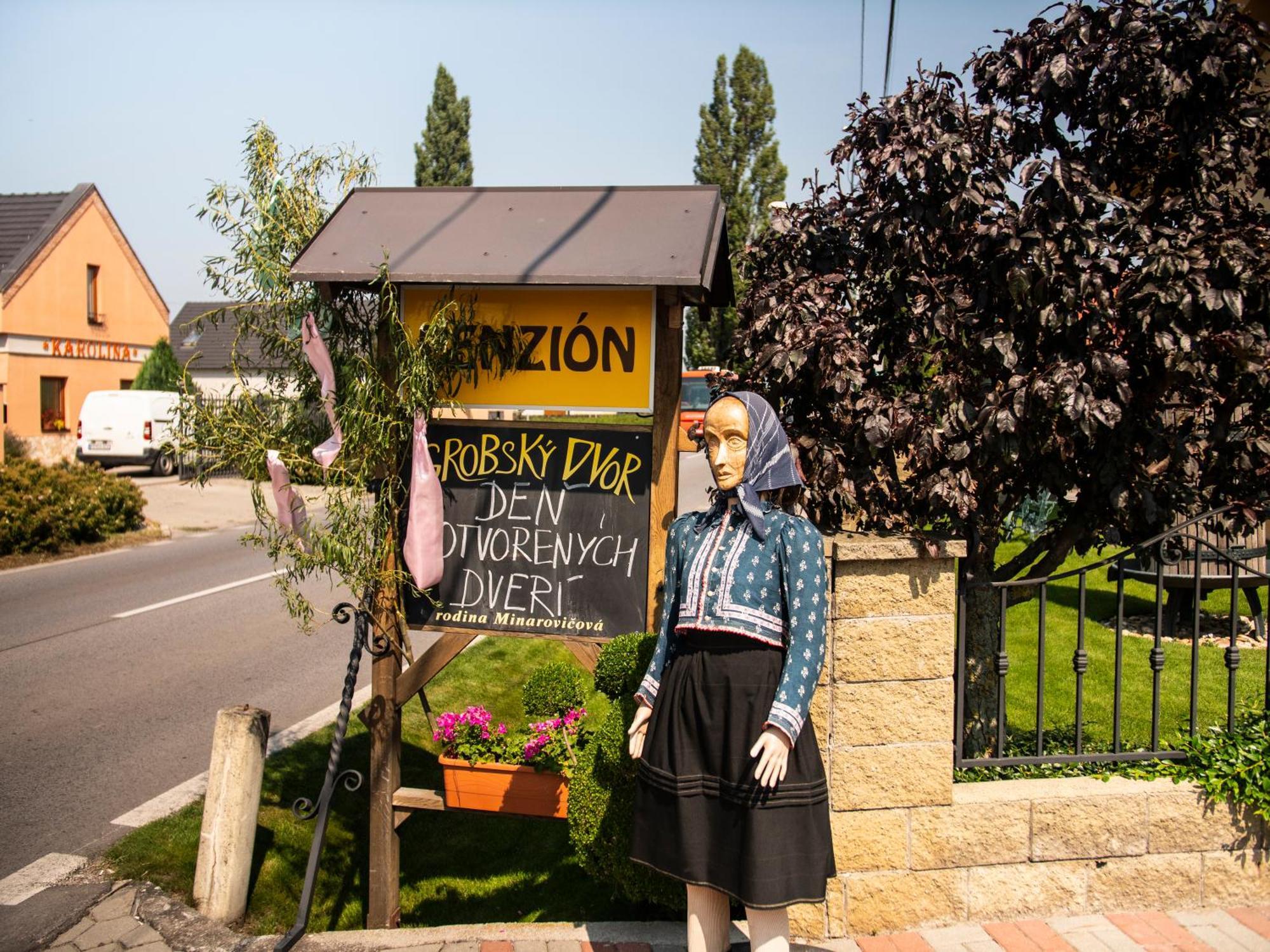 Penzion Grobsky Dvor Slovensky Grob Exteriör bild