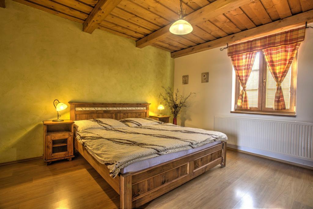 Penzion Grobsky Dvor Slovensky Grob Rum bild